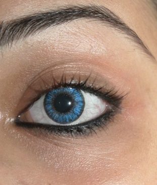 blue color contact lens