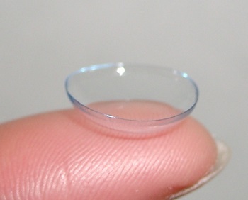 How to Hold A Contact Lens